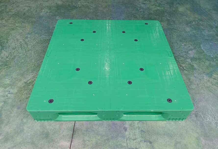 Assembled Three Runner Flat Plastic Pallet 2