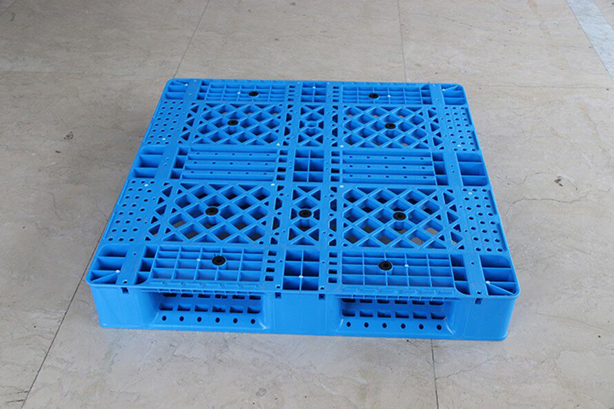 HDPE Three Runner Plastic Pallet 1