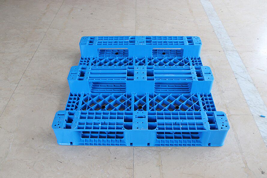 HDPE Three Runner Plastic Pallet 2