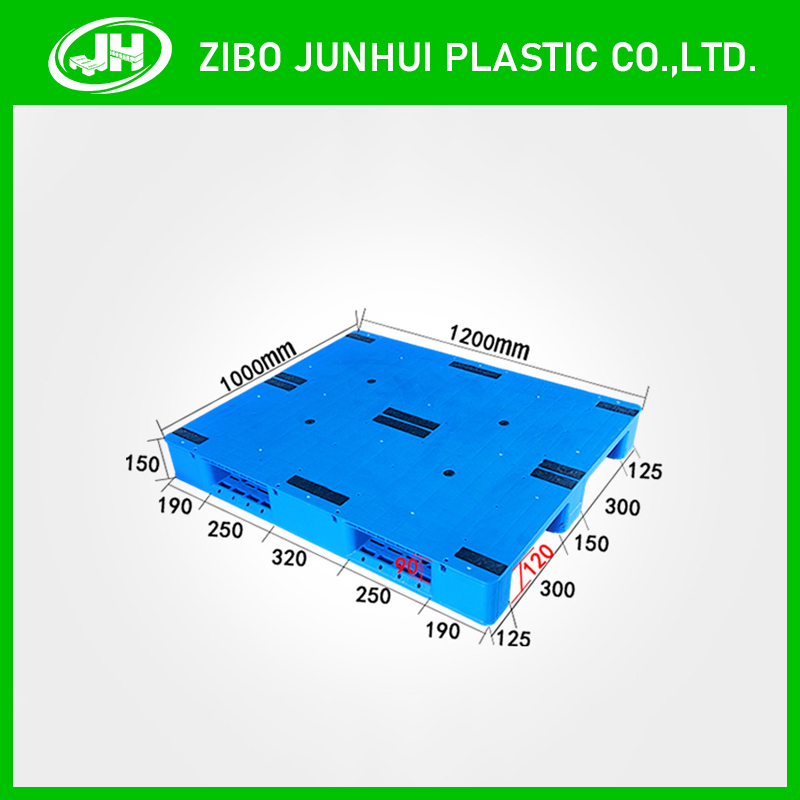 Three Runner Flat Plastic Pallet